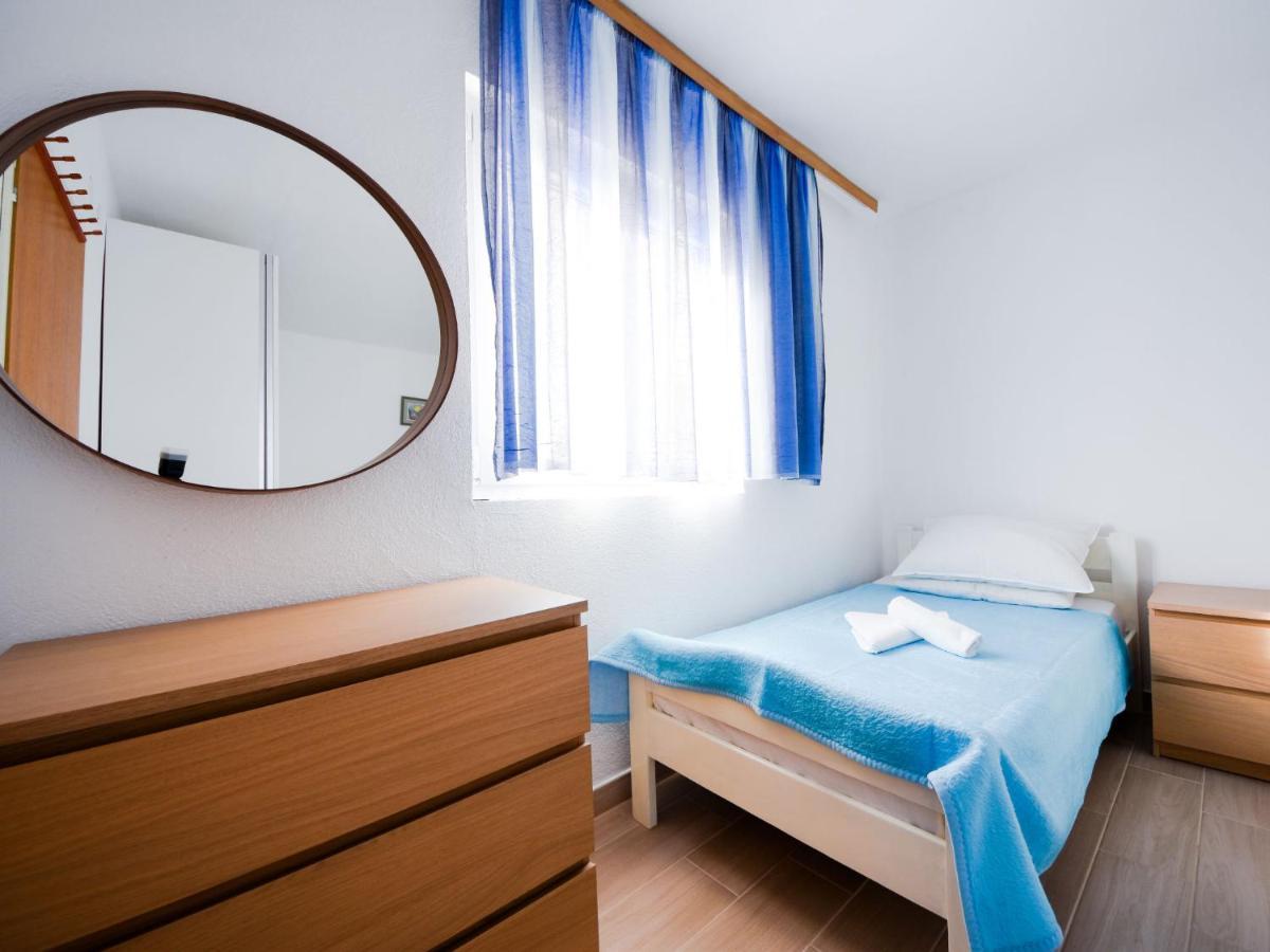 Apartment Vukic-5 By Interhome Starigrad Paklenica Bagian luar foto